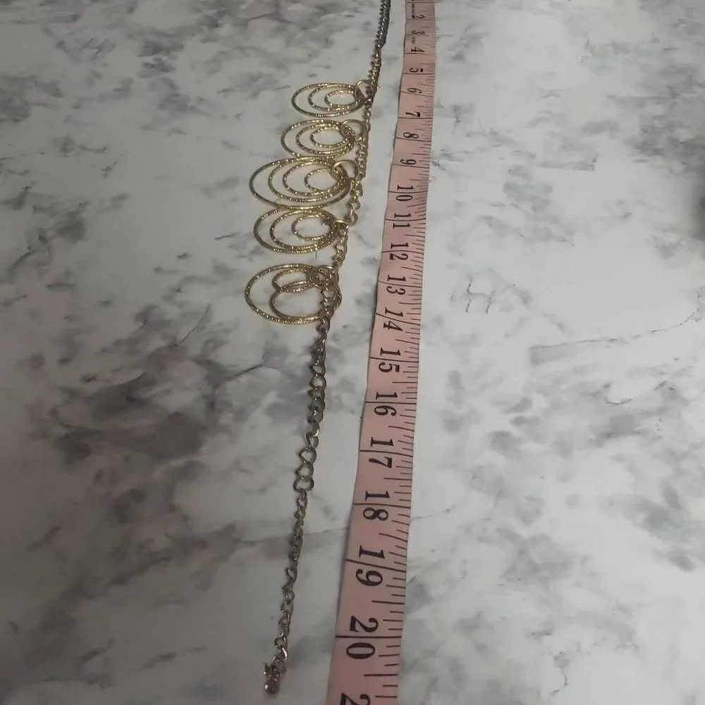 ‎Golden Circle Hooped Rings Necklace